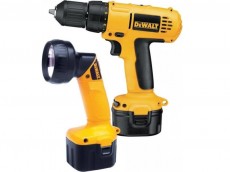 Аккумуляторная дрель DeWalt DC740KAT